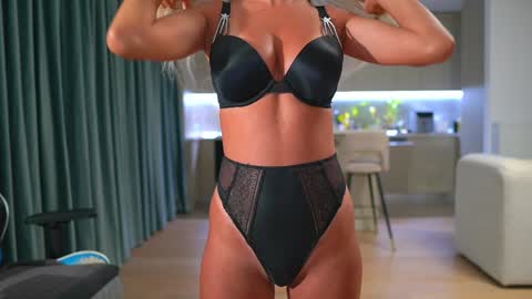 Snapshot of sophiesticate chatting on September 2025 04:56:01 PM online show from September 2025 04:56:01 PM