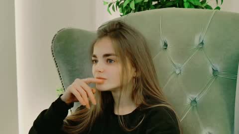 Snapshot of sophiesuvi chatting on December 2024 04:29:02 PM Sophie and my bestie Mandy    online show from December 2024 04:29:02 PM