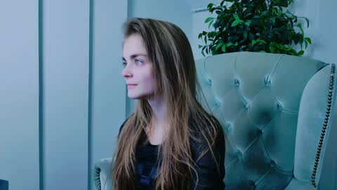 Snapshot of sophiesuvi chatting on December 2024 07:36:01 PM Sophie and my bestie Mandy    online show from December 2024 07:36:01 PM