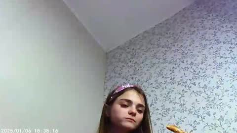 Snapshot of sophiesuvi chatting on January 2025 08:21:01 PM Sophie and my bestie Mandy    online show from January 2025 08:21:01 PM