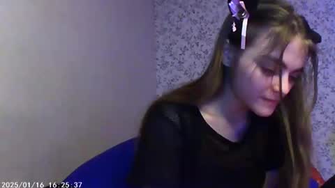 Snapshot of sophiesuvi chatting on January 2025 06:08:02 PM Sophie and my bestie Mandy    online show from January 2025 06:08:02 PM