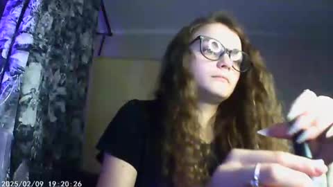 Snapshot of sophiesuvi chatting on February 2025 09:04:01 PM Sophie and my bestie Mandy    online show from February 2025 09:04:01 PM