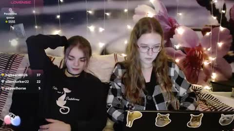 Snapshot of sophiesuvi chatting on February 2025 01:13:02 PM Sophie and my bestie Mandy    online show from February 2025 01:13:02 PM