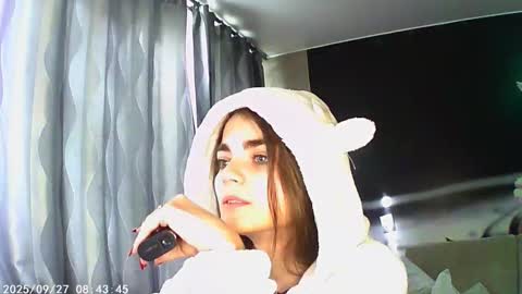 Snapshot of sophiesuvi chatting on September 2025 10:30:01 AM Sophie and my bestie Mandy    online show from September 2025 10:30:01 AM