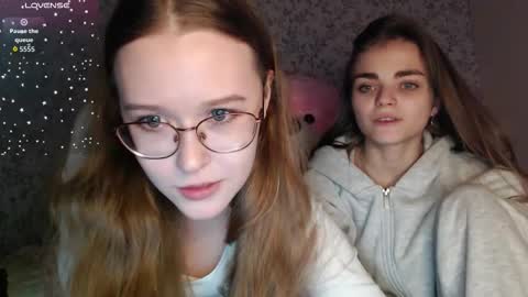 Snapshot of sophiesuvi chatting on October 2025 03:34:01 PM Sophie and my bestie Mandy    online show from October 2025 03:34:01 PM