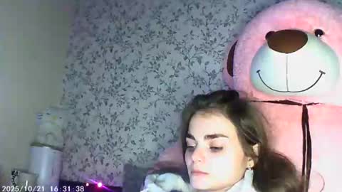 Snapshot of sophiesuvi chatting on October 2025 06:19:01 PM Sophie and my bestie Mandy    online show from October 2025 06:19:01 PM