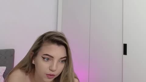 Snapshot of sophiewild1_ chatting on February 2026 05:35:01 AM SophieWild online show from February 2026 05:35:01 AM