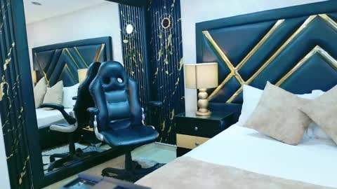 SophieWinslow online show from May 2026 12:34:02 PM