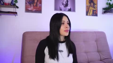 Snapshot of sophiiecums chatting on November 2025 11:43:02 AM Sophiie online show from November 2025 11:43:02 AM