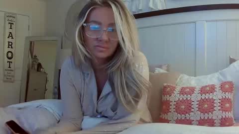 Snapshot of southernbarbii chatting on December 2024 11:40:01 AM Your Barbii online show from December 2024 11:40:01 AM