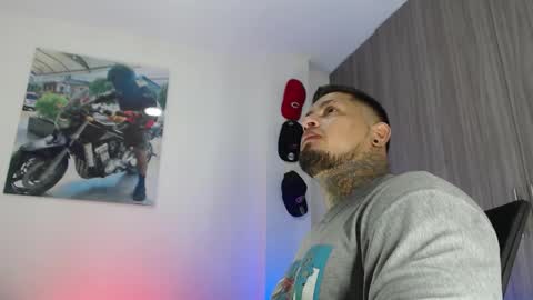 soy_apolo online show from November 2025 05:25:01 PM