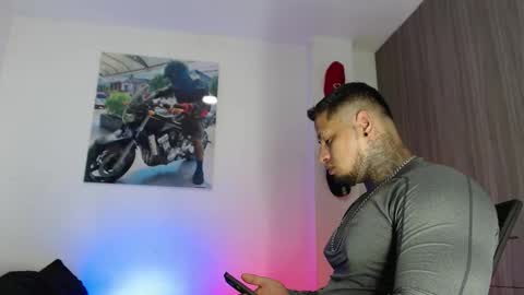 soy_apolo online show from November 2025 02:01:02 AM