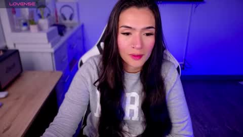 Luisa    online show from November 2025 10:45:02 PM