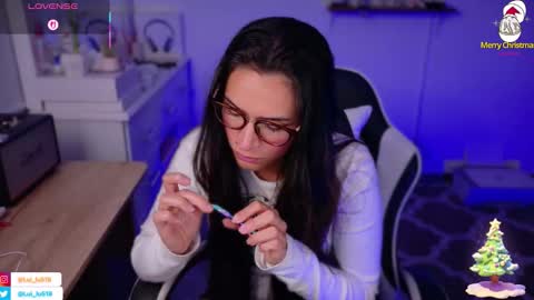 Luisa    online show from December 2025 10:48:01 PM