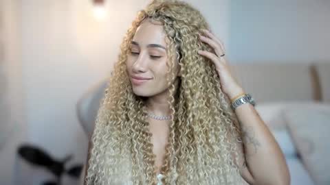 brisa  s online show from February 2025 02:15:01 AM