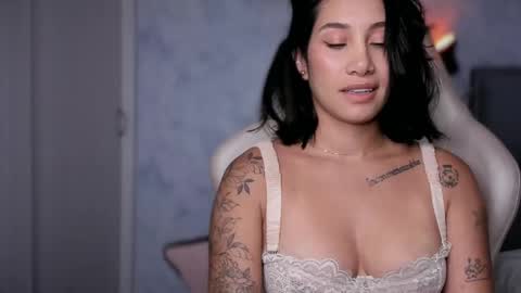 brisa  s online show from November 2025 07:47:01 PM