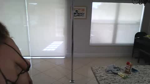 spacebunsxxx online show from November 2025 05:59:01 PM