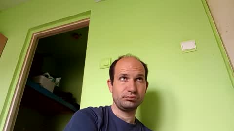 Snaiky online show from April 2026 12:11:02 PM