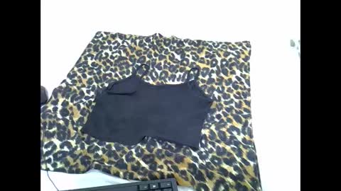 Snapshot of spicy_kittie chatting on November 2025 01:46:01 PM Kittle online show from November 2025 01:46:01 PM