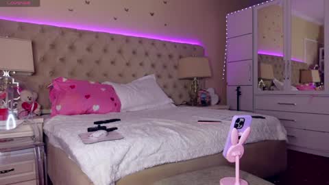 Snapshot of spicygirls chatting on April 2026 06:00:02 AM Alicia online show from April 2026 06:00:02 AM