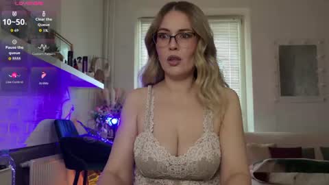 Snapshot of spicyhotmilf chatting on June 2026 02:06:01 AM Lexsy online show from June 2026 02:06:01 AM