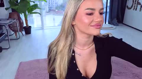 Snapshot of spoilm3mor3 chatting on October 2025 12:09:02 PM Anna online show from October 2025 12:09:02 PM