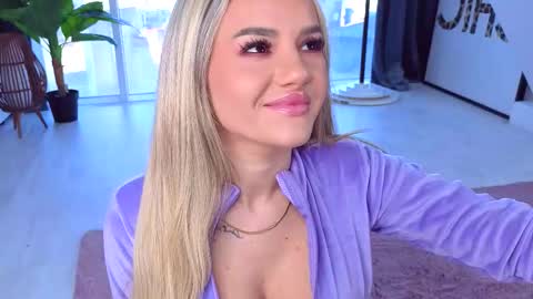 Snapshot of spoilm3mor3 chatting on October 2025 11:45:02 AM Anna online show from October 2025 11:45:02 AM