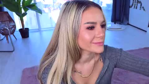 Snapshot of spoilm3mor3 chatting on November 2025 11:12:02 AM Anna online show from November 2025 11:12:02 AM