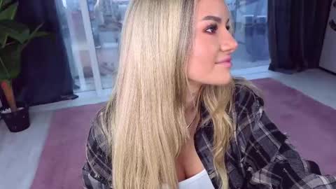 Snapshot of spoilm3mor3 chatting on November 2025 11:58:01 AM Anna online show from November 2025 11:58:01 AM