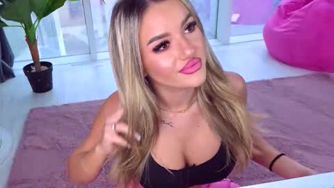 Snapshot of spoilm3mor3 chatting on November 2025 11:03:02 AM Anna online show from November 2025 11:03:02 AM