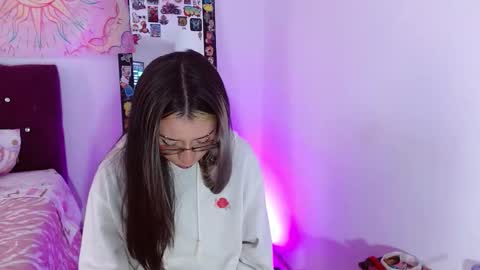 HELLO WELCOME MY NAME IS CHARLOTTE OY A NEW GIRL   online show from November 2025 06:15:01 PM