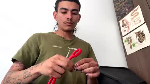 Snapshot of srcejotas chatting on October 2025 08:15:01 PM sorry mom online show from October 2025 08:15:01 PM