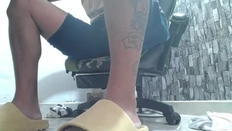 Snapshot of srfindomfeet_ chatting on June 2026 06:45:01 PM sr master cum its my old account online show from June 2026 06:45:01 PM