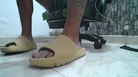 Snapshot of srfindomfeet_ chatting on June 2026 07:07:02 PM sr master cum its my old account online show from June 2026 07:07:02 PM