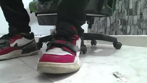 Snapshot of srfindomfeet_ chatting on July 2026 07:05:01 PM sr master cum its my old account online show from July 2026 07:05:01 PM
