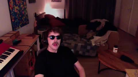 Snapshot of ssnttsnttsnss chatting on December 2024 02:18:01 AM Roger online show from December 2024 02:18:01 AM