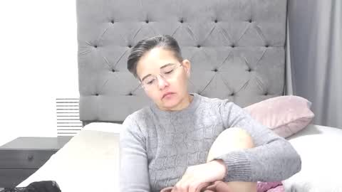 Snapshot of staceydarling chatting on October 2025 06:28:01 AM staceydarling online show from October 2025 06:28:01 AM