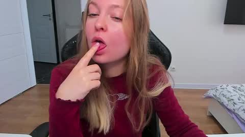 Snapshot of stacy_miraclee chatting on May 2026 10:34:02 AM Stacy online show from May 2026 10:34:02 AM