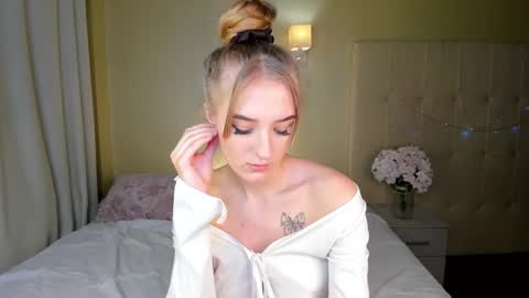 Snapshot of stacy_riiver chatting on February 2025 11:24:02 AM Stacy Mon Tue Wed Thu Fri Sun GMT GMT 3 1000am - 0400pm  online show from February 2025 11:24:02 AM