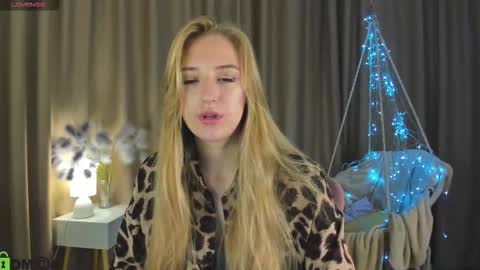 Snapshot of stacy_riiver chatting on October 2025 09:19:02 AM Stacy Mon Tue Wed Thu Fri Sun GMT GMT 3 1000am - 0400pm  online show from October 2025 09:19:02 AM