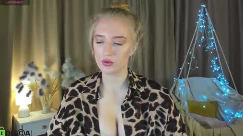 Snapshot of stacy_riiver chatting on November 2025 08:46:02 AM Stacy Mon Tue Wed Thu Fri Sun GMT GMT 3 1000am - 0400pm online show from November 2025 08:46:02 AM