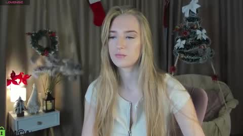 Snapshot of stacy_riiver chatting on November 2025 09:24:01 AM Stacy Mon Tue Wed Thu Fri Sun GMT GMT 3 1000am - 0400pm online show from November 2025 09:24:01 AM