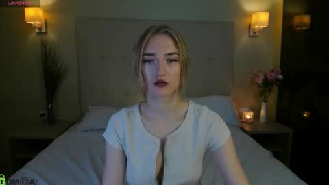 Snapshot of stacy_riiver chatting on December 2025 09:59:02 AM Stacy Mon Tue Wed Thu Fri Sun GMT GMT 3 1000am - 0400pm online show from December 2025 09:59:02 AM