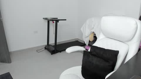 Zulma Yisset online show from November 2025 02:43:02 AM