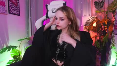 Snapshot of staymonica chatting on October 2025 02:06:02 PM MONICA online show from October 2025 02:06:02 PM