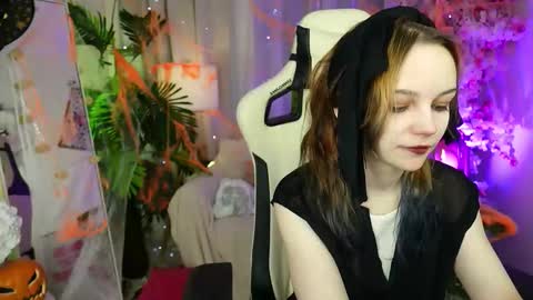 Snapshot of staymonica chatting on October 2025 01:24:02 PM MONICA online show from October 2025 01:24:02 PM