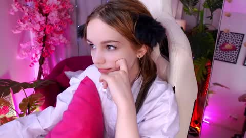 Snapshot of staymonica chatting on November 2025 12:31:02 PM MONICA online show from November 2025 12:31:02 PM