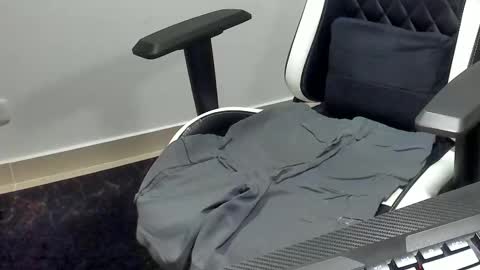 Stebankechimba online show from November 2025 01:28:02 AM