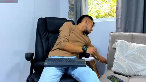 Snapshot of stebansilv_ chatting on May 2026 12:59:01 PM Steban online show from May 2026 12:59:01 PM