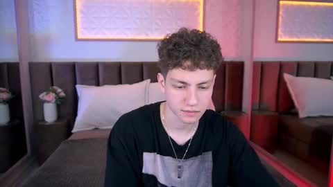 Esrefan online show from February 2026 08:45:02 PM